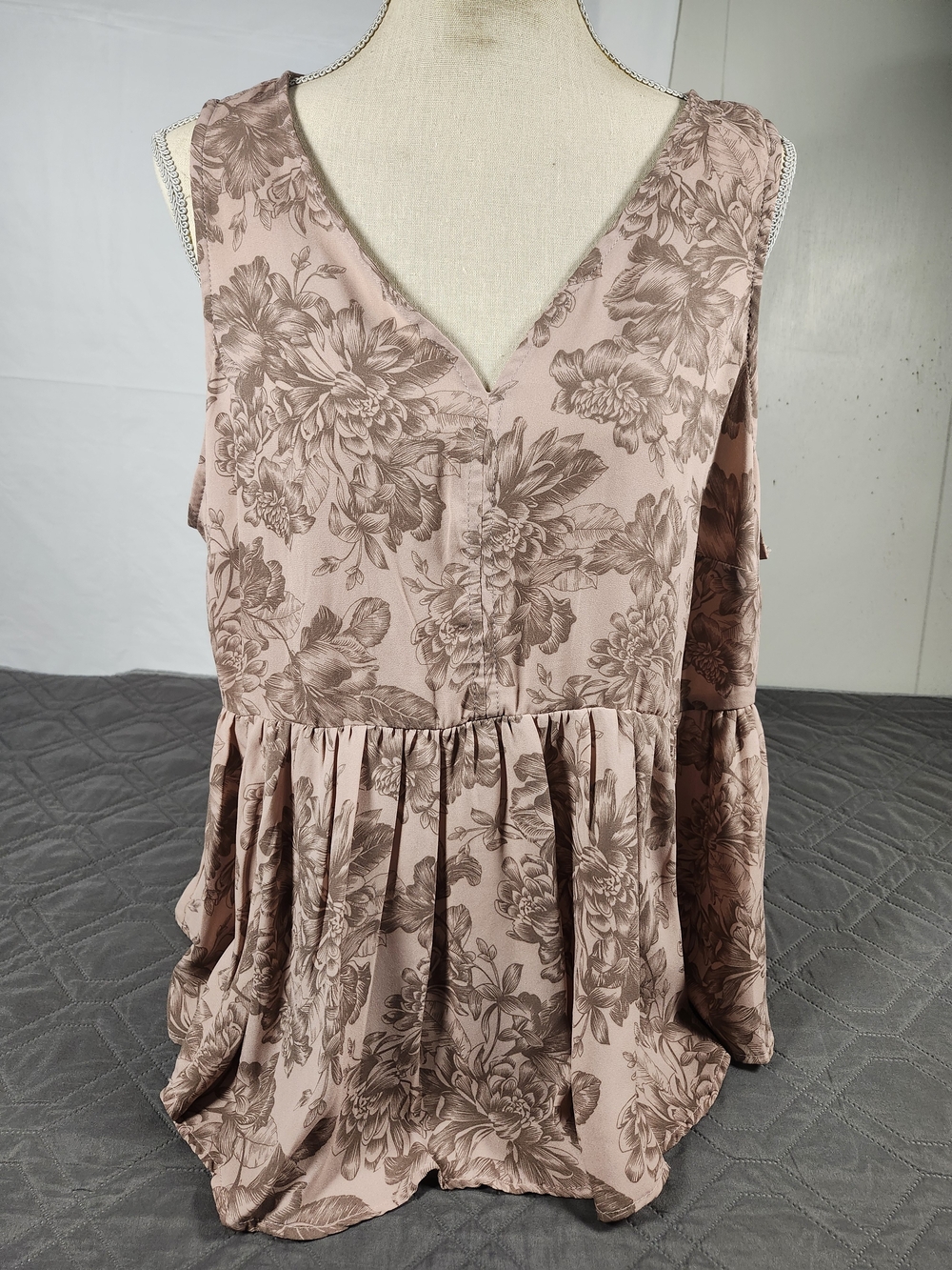 torrid Blush Floral V-Neck Sleeveless Peplum Cami Plus Size 1